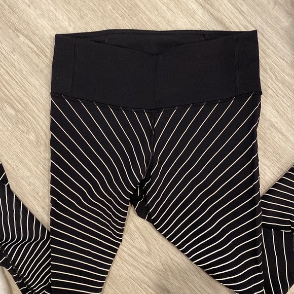 Lululemon | Black Speed Wunder Tight Reflective | Size 6 - Picture 7 of 10